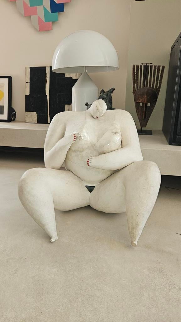 Evelyn van Baarda, groot keramisch beeld volle dame Ca. 1980, Ophalen