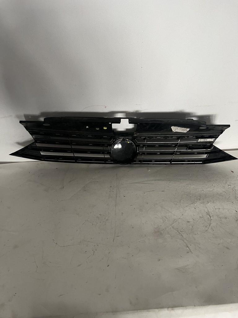 VW Passat 3G B8 Grill  3G0853651, Gebruikt, -, Volkswagen, -