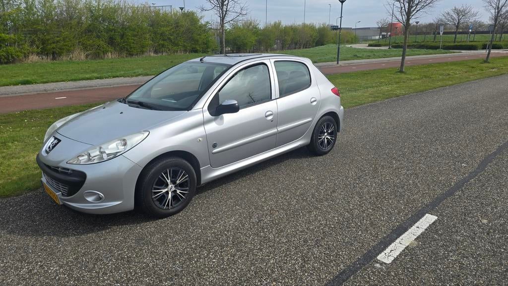 Peugeot 206+ 1.4 5D 2012 Grijs, Auto's, Peugeot, Particulier, 206+, ABS, Airbags, Airconditioning, Boordcomputer, Centrale vergrendeling