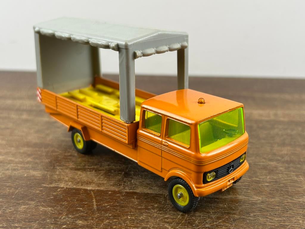Siku V335 Mercedes Benz LP 608, Ophalen of Verzenden, Zo goed als nieuw, Auto, SIKU