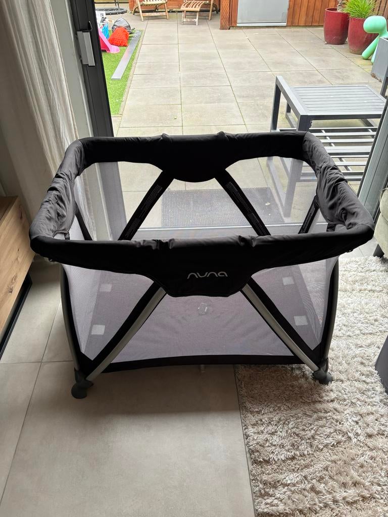 Nuna sena campingbed zwart, Ophalen, Gebruikt, Minder dan 140 cm, Matras