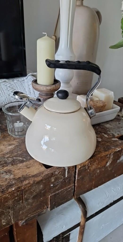 ecru vintage emaille fluitketel, Theepot/fluitketel, Ophalen of Verzenden, Gebruikt