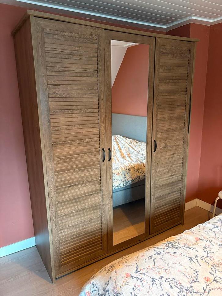Mooie Jysk kledingkast met spiegel, Huis en Inrichting, Kasten | Kledingkasten, Gebruikt, 200 cm of meer, 150 tot 200 cm, 50 tot 75 cm