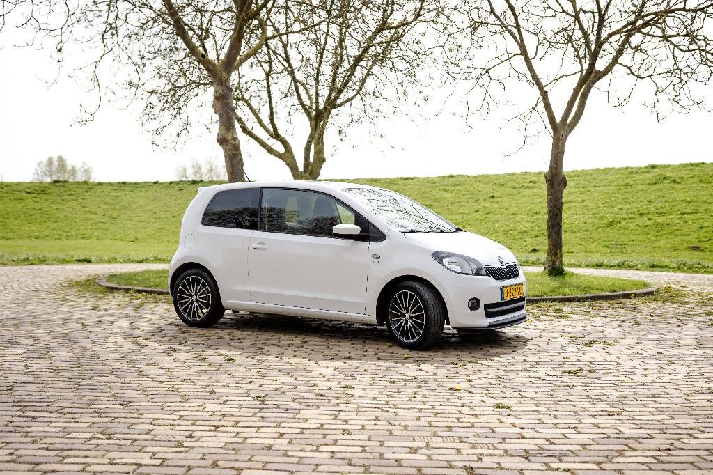 Skoda Citigo SPORT 1.0 75PK Wit, Auto's, Skoda, Euro 5, Stof, Zwart, 4 stoelen