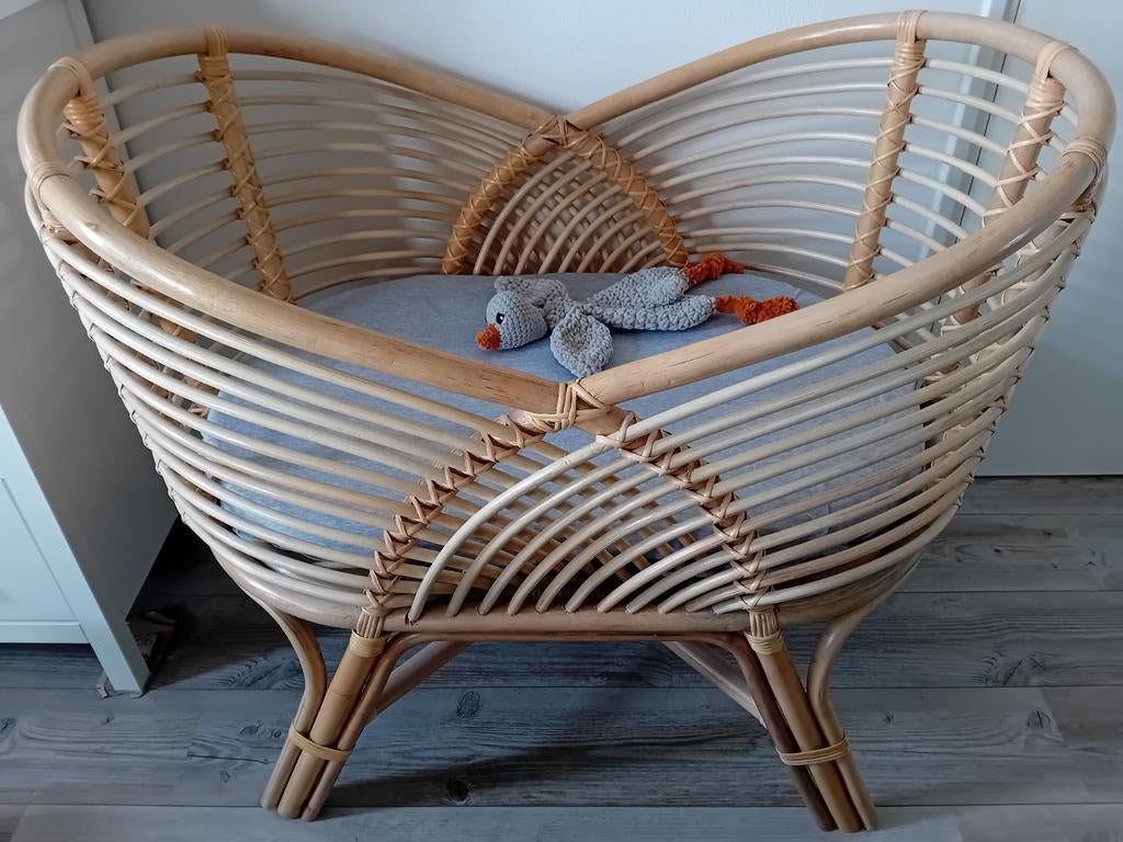 Mooie unieke rotan wieg, Kinderen en Baby's, Ophalen, Zo goed als nieuw, Wieg