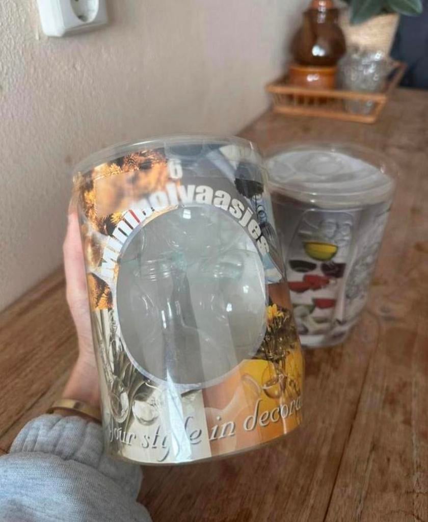 Nieuw in verpakking: zes mini bol vaasjes voor stekjes, Ophalen of Verzenden, Nieuw