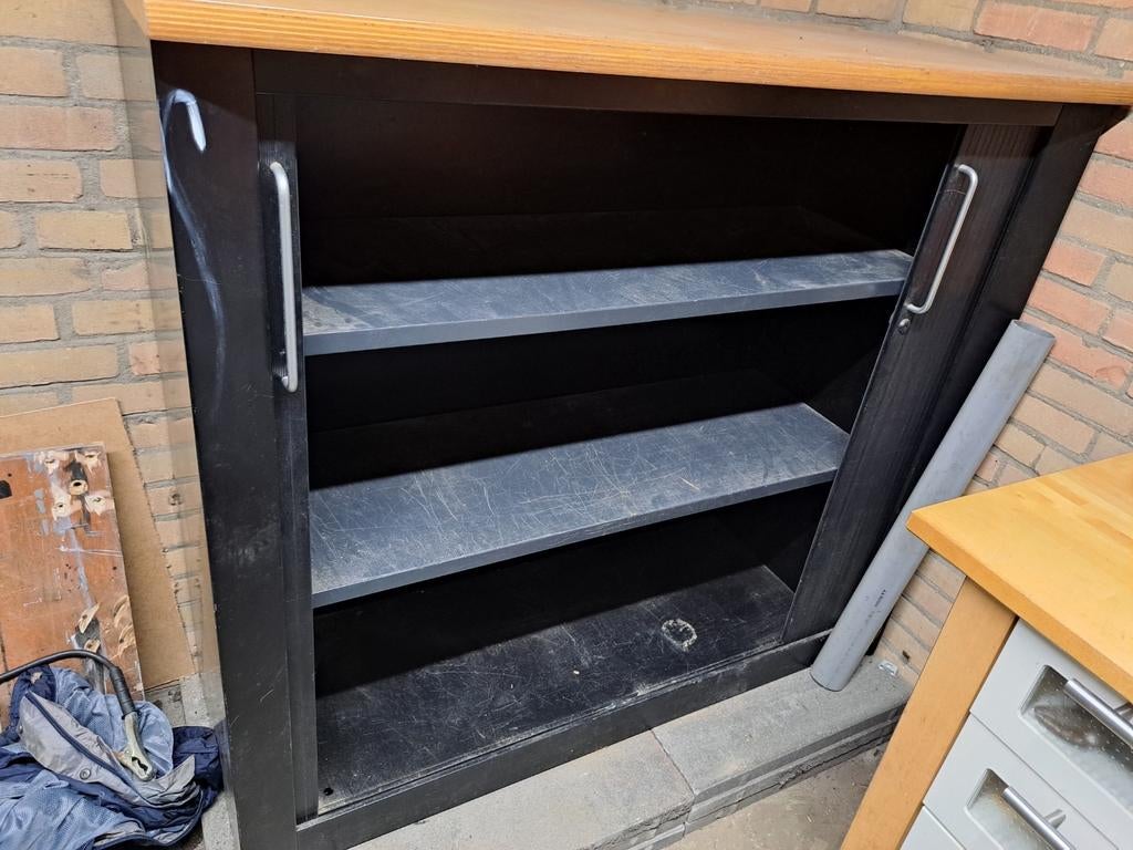 Zwarte kast, Ophalen, Zo goed als nieuw, 25 tot 50 cm, 150 tot 200 cm