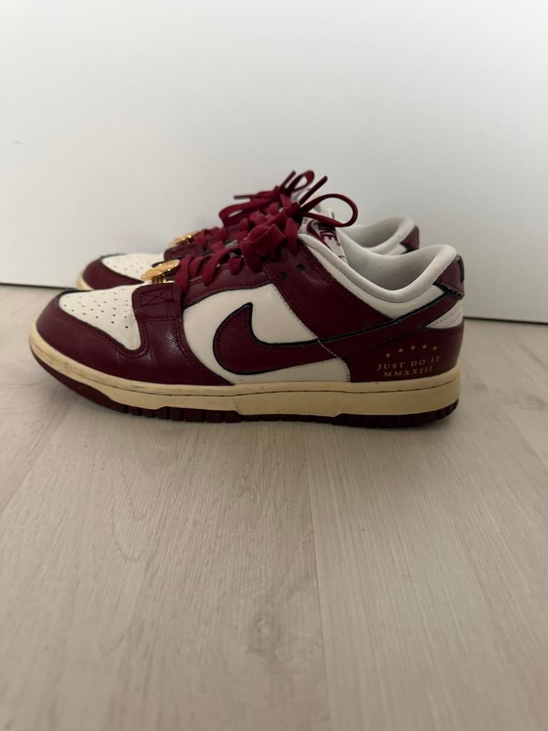 Nike dunk, Ophalen of Verzenden, Zo goed als nieuw, Rood, Sneakers of Gympen