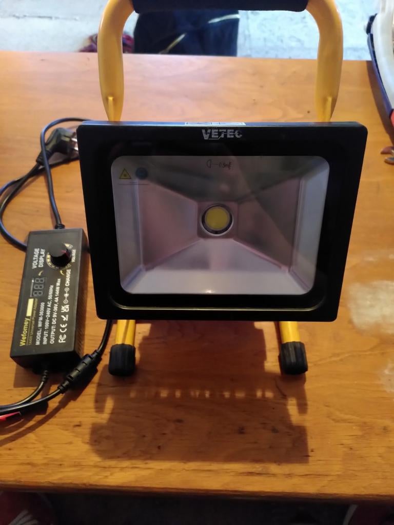 Vetec Led Bouwlamp met instelbare adapter, Doe-het-zelf en Verbouw, Bouwverlichting, Gebruikt, Minder dan 50 watt, Met statief