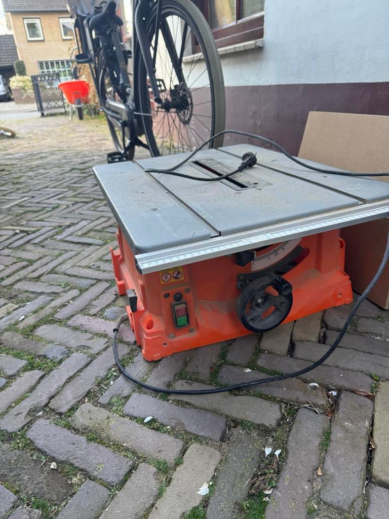 Compacte Zaagtafel - Ideaal voor doe-het-zelf projecten, Doe-het-zelf en Verbouw, Gereedschap | Zaagmachines, Gebruikt, Cirkelzaag
