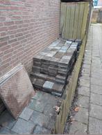 Gratis af te halen: 250 grijze tuintegels (20x20x6.5cm), Ophalen, Gebruikt, 10 m² of meer, Beton