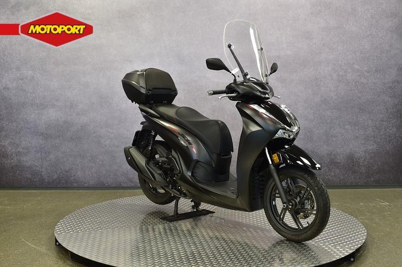 Honda SH 350 I ABS (bj 2024), Scooter, Honda Motor Europe, Bedrijf, Crystal Bldng B-Unit B11.2 Rivium Blv200
2909 LK  Capelle aan den IJsel, NL