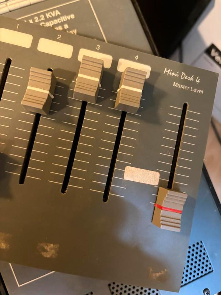 LIGHTEC SP4 4-kanaals Studio Power Pack, Muziek en Instrumenten, Mengpanelen, Gebruikt, Minder dan 5 kanalen, Ophalen of Verzenden