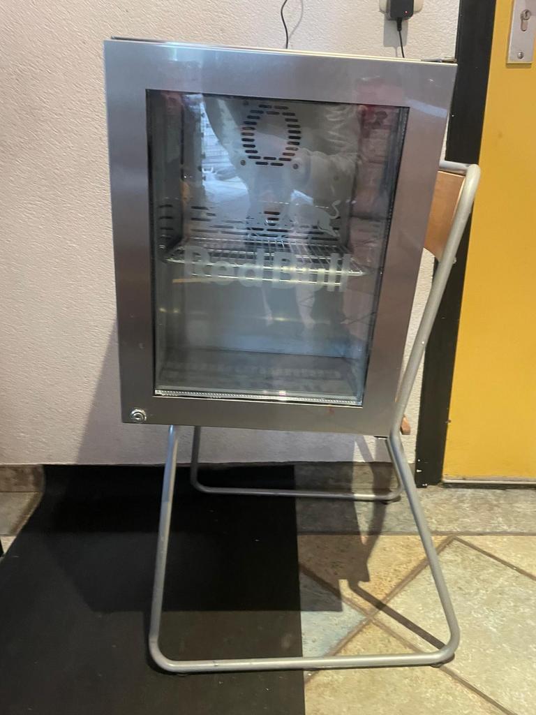 Mini koelkast Redbull, Zonder vriesvak, Minder dan 85 cm, Ophalen of Verzenden, Minder dan 75 liter