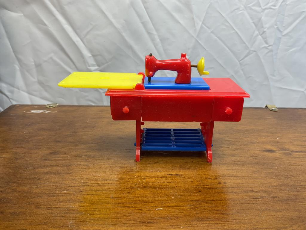 Naaimachine voor poppenhuis, Verzamelen, Ophalen of Verzenden, Zo goed als nieuw, Poppenhuis