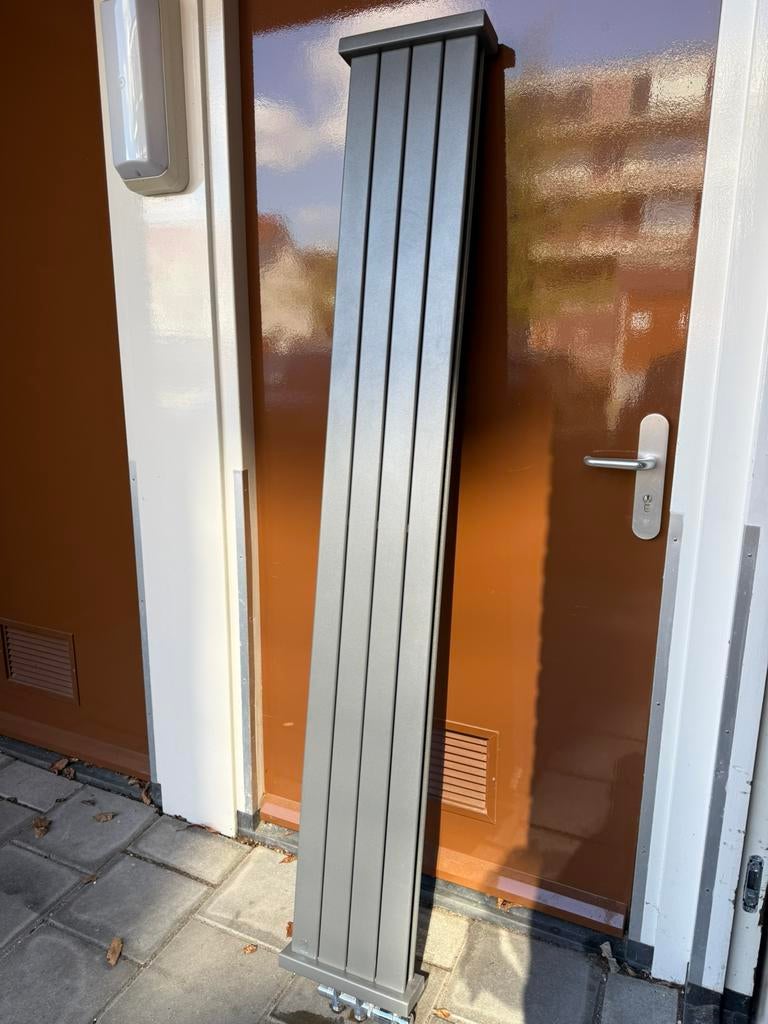 Jaga design radiator – verticale uitvoering- nette staat, Radiator, Minder dan 60 cm, Ophalen of Verzenden, Zo goed als nieuw
