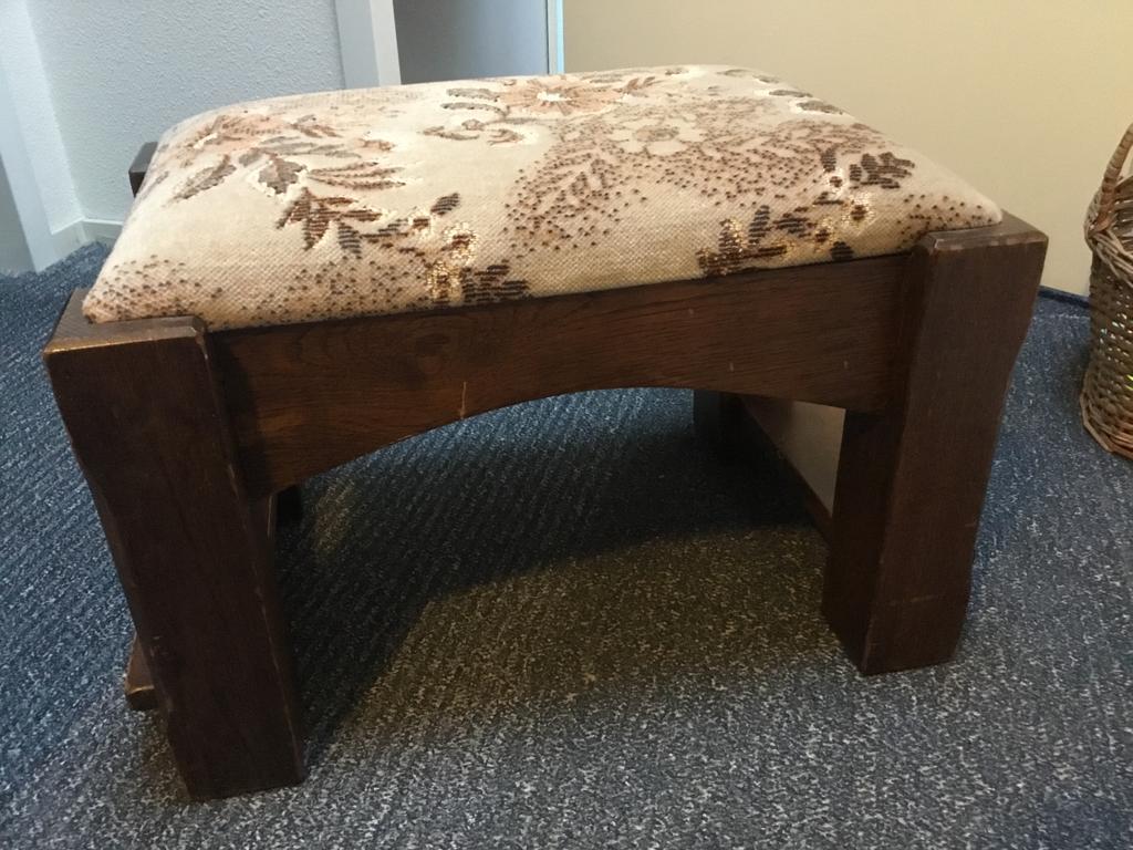 Mooie eiken voetenbankje, Huis en Inrichting, Ophalen of Verzenden, Gebruikt, Rechthoekig, Minder dan 50 cm