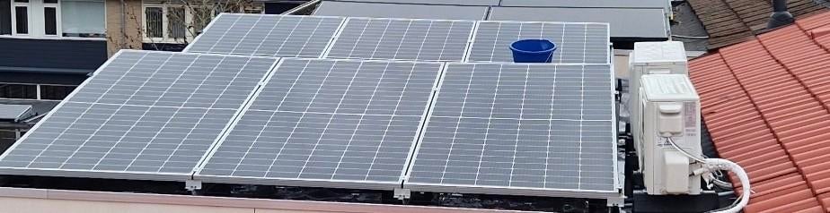 6 zonnepanelen met micro-omvormers en platdak constructie, Ophalen of Verzenden, Zo goed als nieuw, Compleet systeem