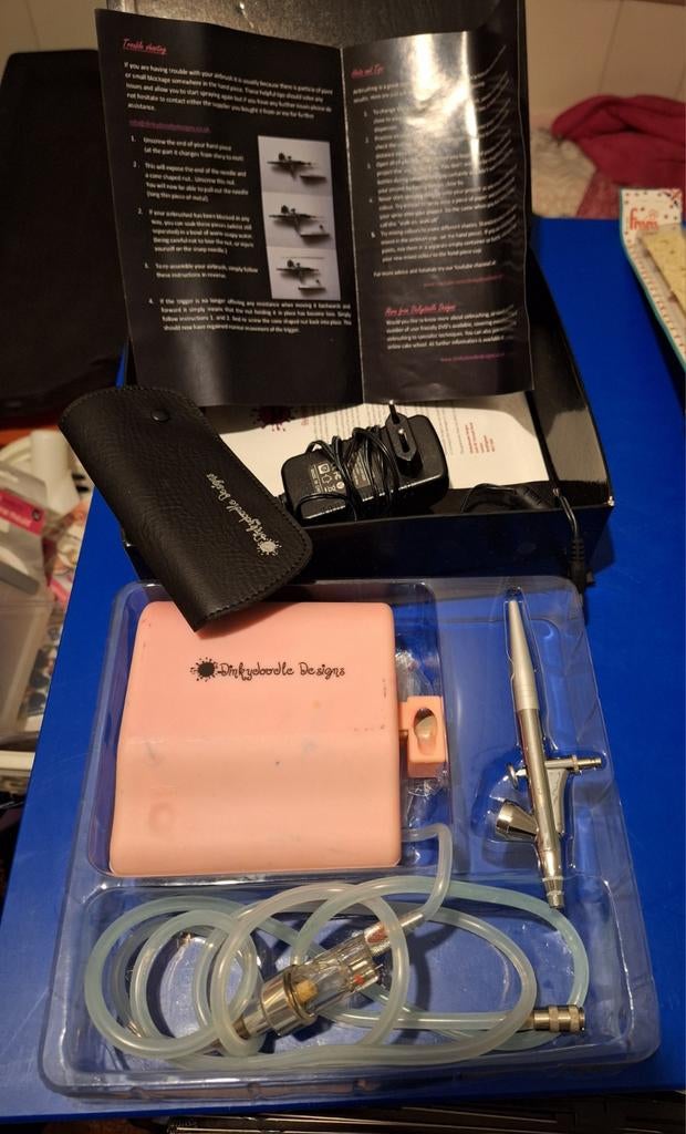 Dinkydoodle Designs Airbrush & Compressor Kit, Ophalen of Verzenden, Zo goed als nieuw, Airbrush en Toebehoren