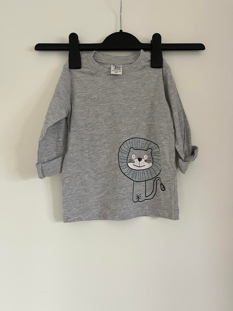 Grijs t-shirt met lange mouw met leeuw, maat 86/92 PocoPiano, Ophalen of Verzenden, Zo goed als nieuw, Jongetje, Shirtje of Longsleeve