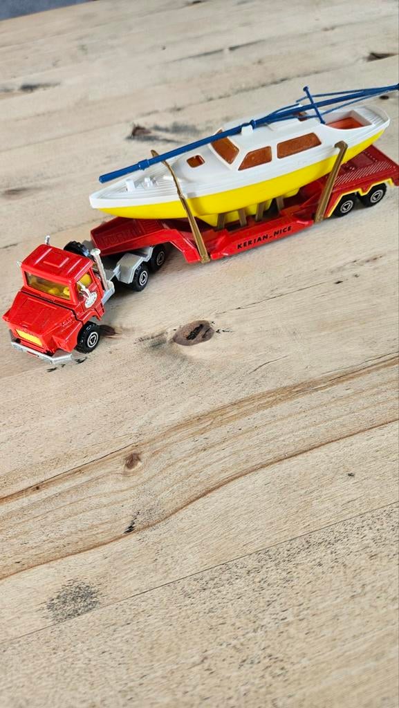 Majorette Scania trekker met dieplader en boot., Ophalen of Verzenden, Bus of Vrachtwagen, Majorette