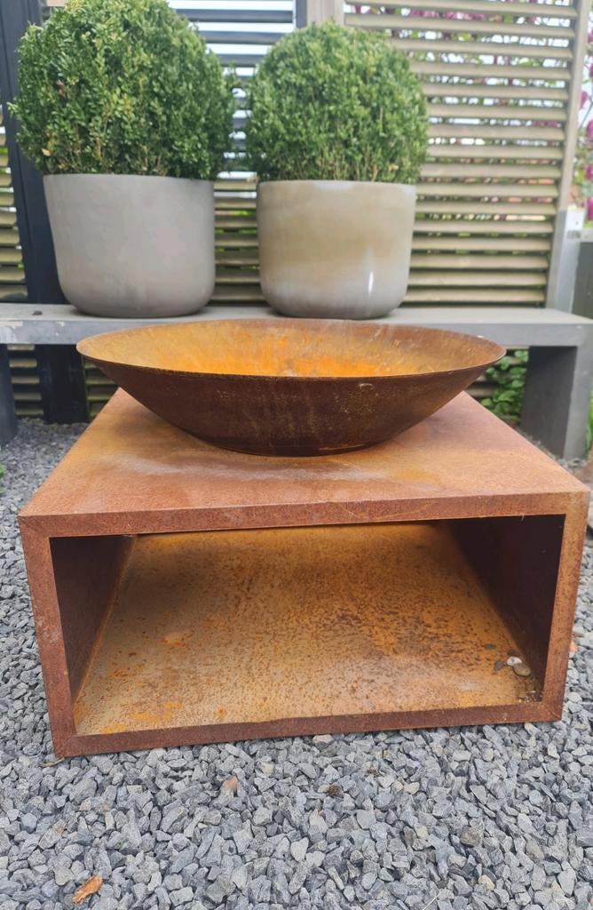 Cortenstaal vuurschaal met houtopslag, Ophalen of Verzenden