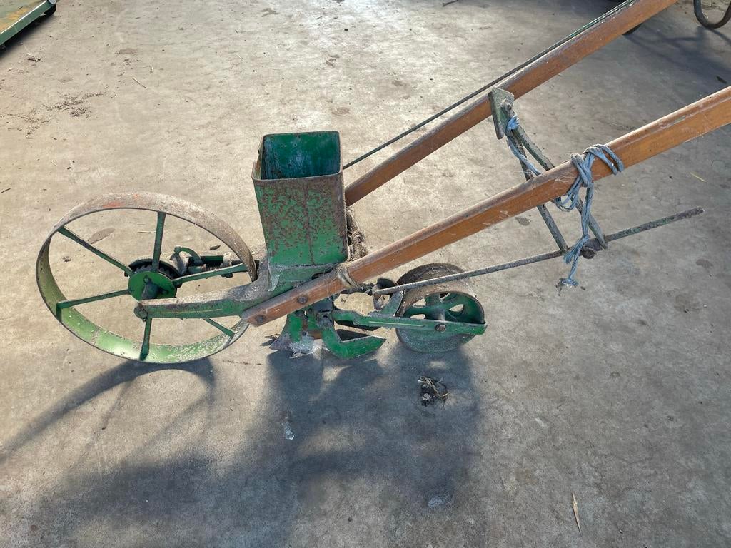 Antieke handzaaimachine - Zaaimachine voor kleine percelen, Antiek en Kunst, Ophalen