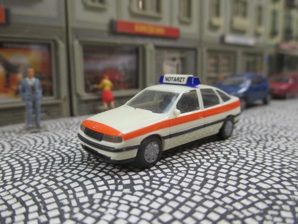 Opel Vectra A Hatchback - Herpa Notarzt Ambulance, Hobby en Vrije tijd, Modelauto's | 1:87, Ophalen of Verzenden, Zo goed als nieuw
