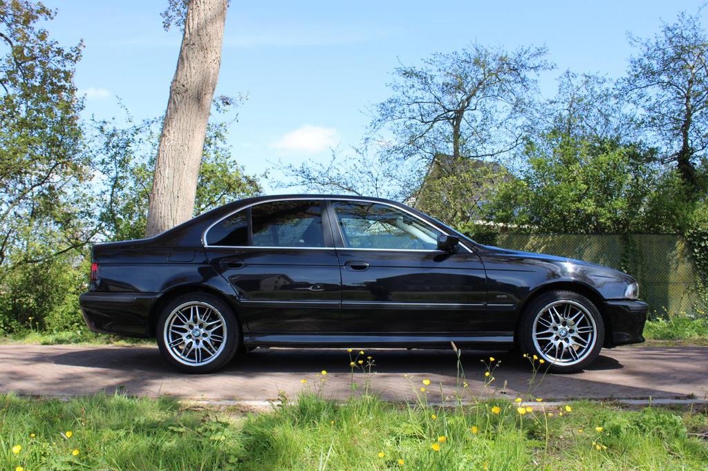 BMW 5-Serie 2.0 I 520 1999 Zwart, Auto's, BMW, 1445 kg, Zwart, 75 €/maand, Handgeschakeld