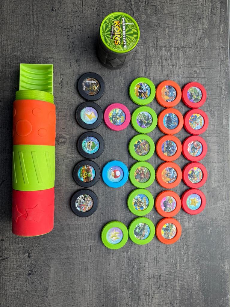 Mario Kart Koins verzameling met opbergkoker, Ophalen of Verzenden, Zo goed als nieuw