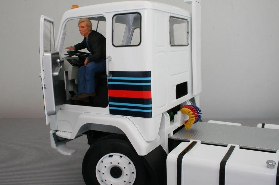 Road Kings - 1:18 - Volvo F88 'Polar Express' - Édition