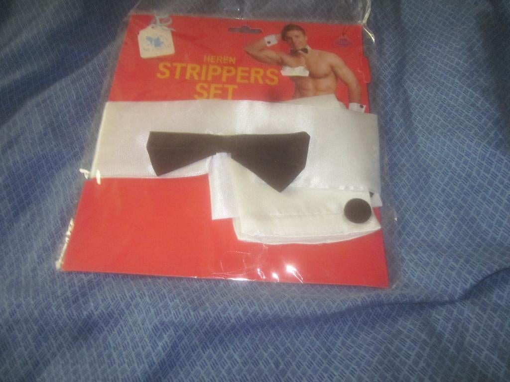 Heren wit/zwart Strippers Set/ Feest set strikje/manchetten, Ophalen of Verzenden, Nieuw, Feestartikel, Overige