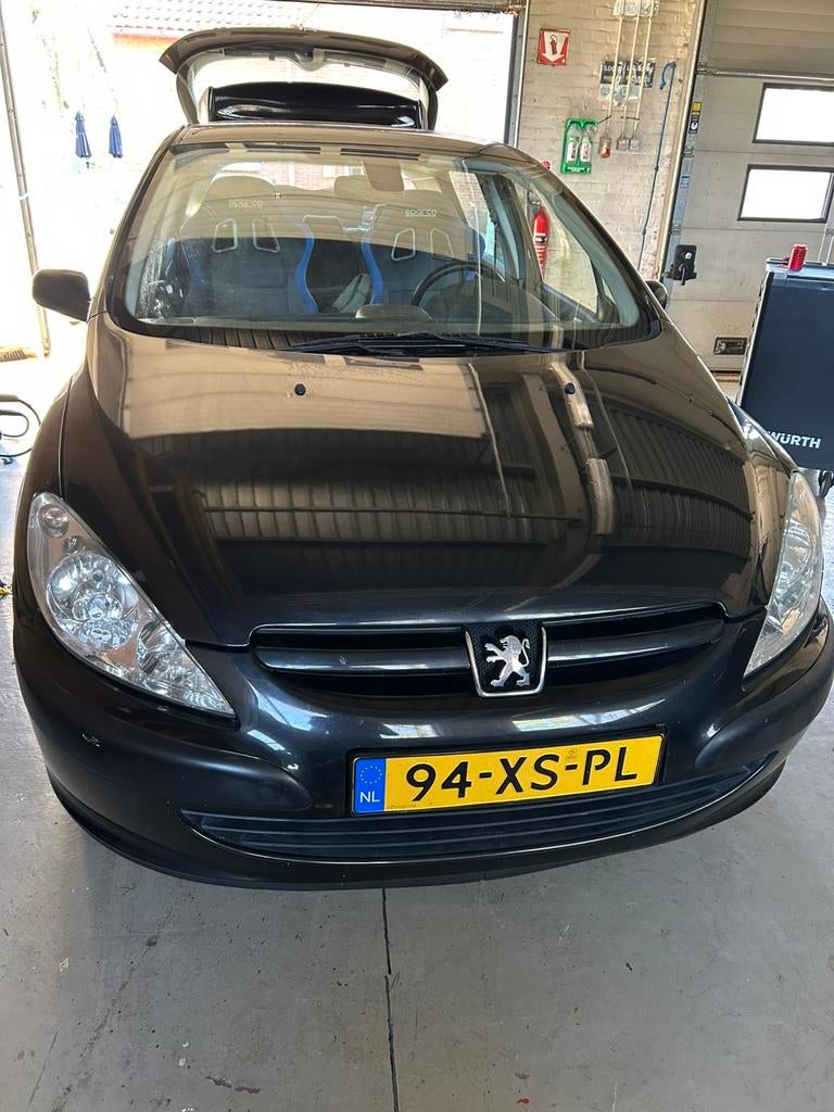 Peugeot 307 1.6 Sportieve look met subwoofer (Nieuwe Apk), Auto's, Peugeot, Voorwielaandrijving, Stof, Zwart, 4 cilinders