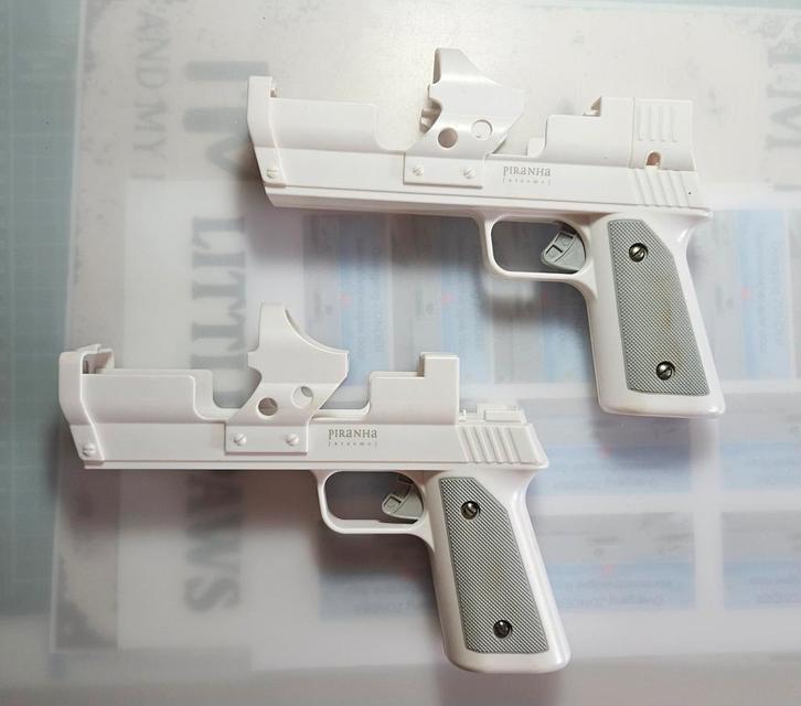 2x Piranha Light Gun voor Nintendo Wii, Spelcomputers en Games, Spelcomputers | Nintendo Wii, Ophalen of Verzenden