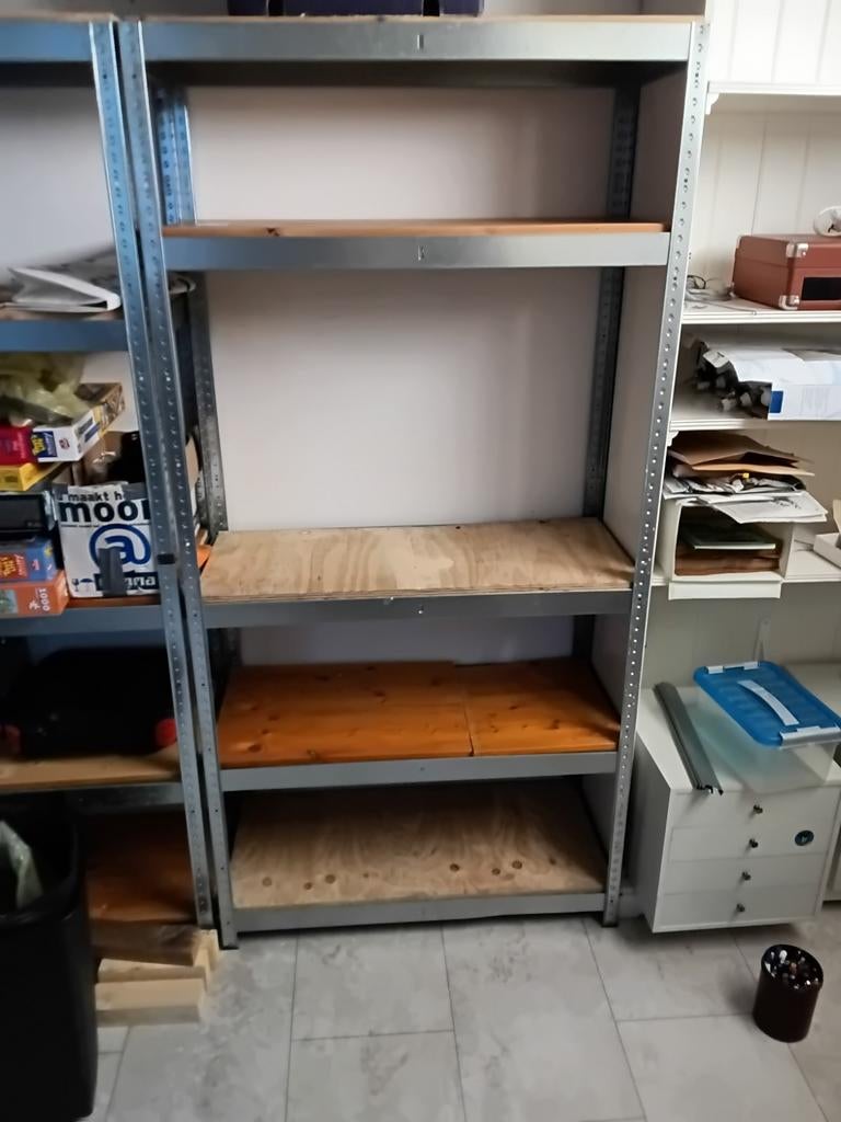 Metalen stelling met houten leggplanken., Ophalen of Verzenden