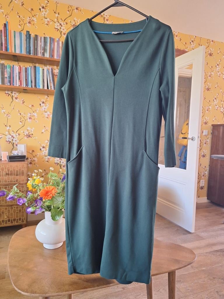 Groene Jurk, merk Kyra, maat 40/42 met evt. Poncho Kyra, Maat 38/40 (M), Ophalen of Verzenden, Zo goed als nieuw, Onder de knie