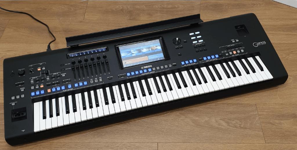Te koop Of te Ruil Yamaha Genos 1, Muziek en Instrumenten, Ophalen, Yamaha, Zo goed als nieuw, Midi-aansluiting