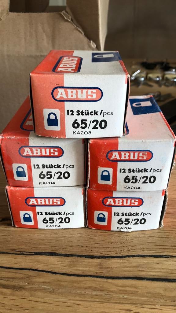Abus hangslotjes 65/20, Ophalen of Verzenden, Zo goed als nieuw, Koper of Messing, Slot