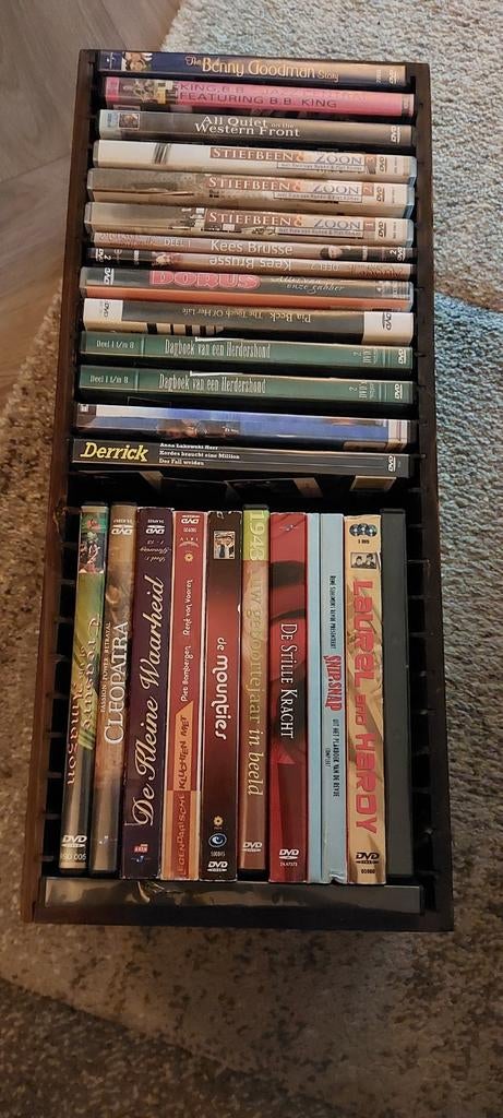 DVD Collectie met Houten Opbergrek - Diverse Films, Vanaf 12 jaar, Ophalen, Gebruikt