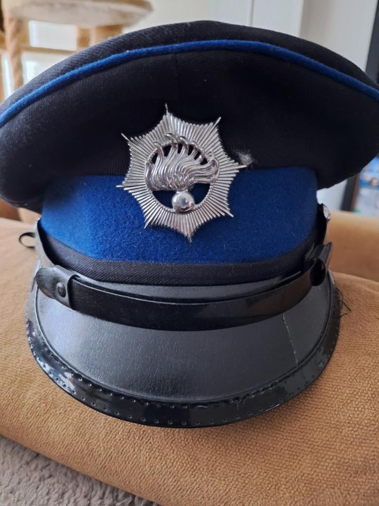 Politiepet maat 56, Verzamelen, Ophalen