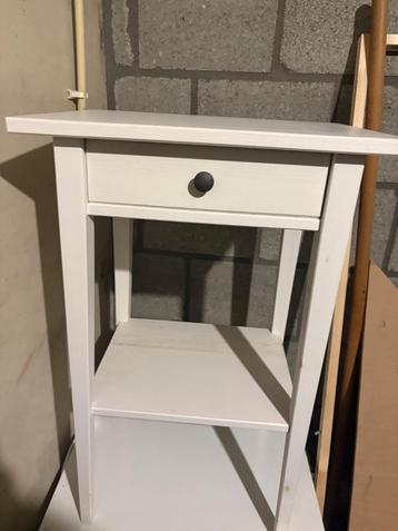 Nachtkastje, wit gebeitst, 46x35 cm beschikbaar voor biedingen