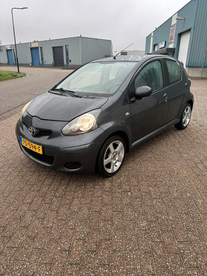 Toyota Aygo 5DRS 2010 Nieuwe koppeling, Auto's, Toyota, Particulier, Aygo, ABS, Airbags, Airconditioning, Bluetooth, Boordcomputer