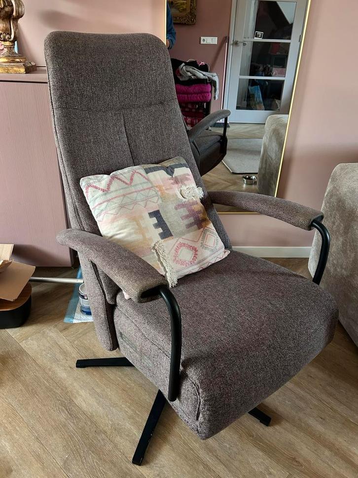 Prominente Stoel - Comfortabel, Huis en Inrichting, Fauteuils, Gebruikt, Stof, 50 tot 75 cm, 75 tot 100 cm, Ophalen