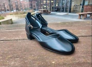 H&M Schoenen Mary Janes met Blokhak in Maat 37 beschikbaar voor biedingen