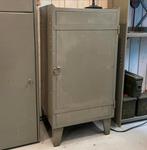 Industriële ijzeren kast uit de jaren 60/70., Huis en Inrichting, Kasten | Overige, Ophalen, W, Zo goed als nieuw, W