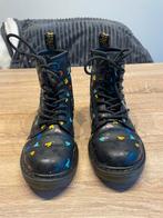 Stoere schoen zwart met gekleurde hartjes Dr martens 32, Uitgeest, Meisje, Zo goed als nieuw, Tweedekanshop