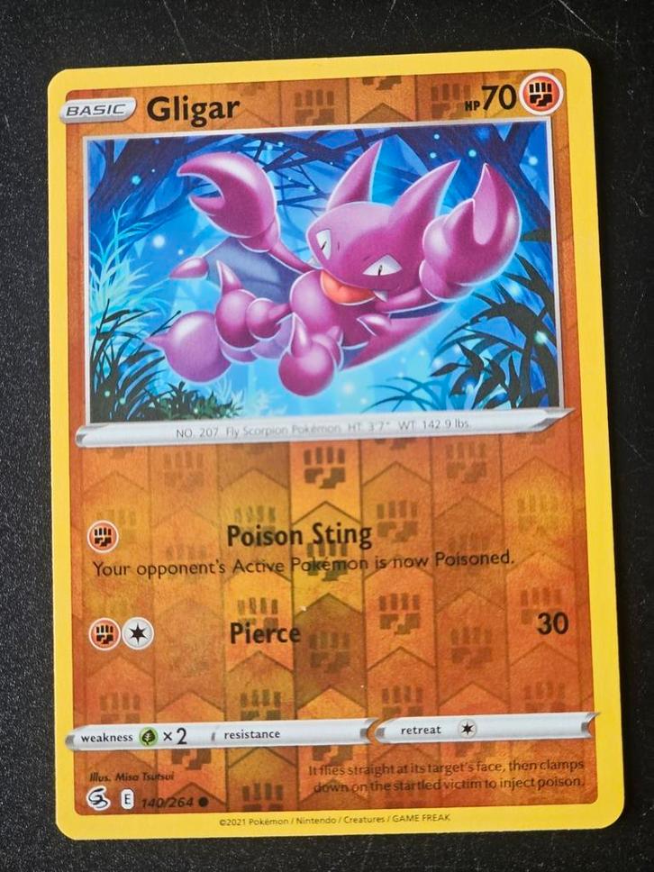 Pokémon kaart - Fusion Strike - Gligar 140/264 reverse, Hobby en Vrije tijd, Verzamelkaartspellen | Pokémon, Nieuw, Losse kaart
