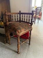 Antieke hoekstoel met houten frame, Huis en Inrichting, Stoelen, Ophalen, Gebruikt, Bruin, Eén