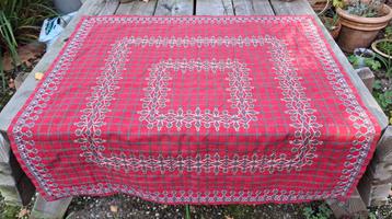 Vintage tafelkleed 70 x 70 cm beschikbaar voor biedingen