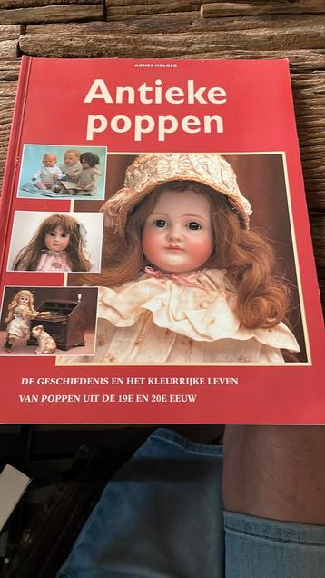 Antieke poppen uit de 19e en 20e eeuw. beschikbaar voor biedingen
